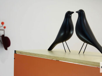 vitra eames bird und vitra garderobe hang it all