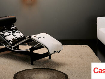 Cassina LC4 Chaise Lounge mit Kuhfell und LC Sofa