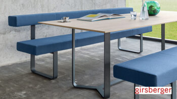 Girsberger Sitzbank Permesso blau mit Esstisch