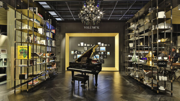 TRack Regalsystem von Form Exclusiv in Klavierzimmer