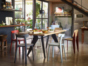 Vitra EM Table mit Vitra Stühlen