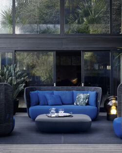 Bay Lounge in Königsblau von B&B Italia Outdoor