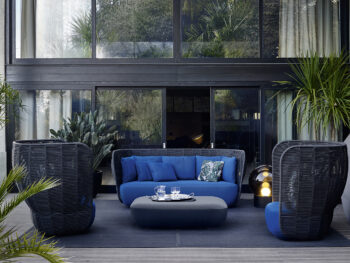 Bay Lounge in Königsblau von B&B Italia Outdoor