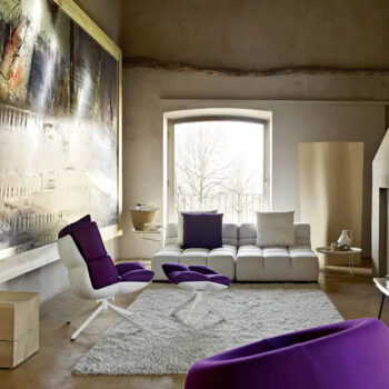 B&B Italia Sessel Husk mit Hocker weiß lila und Sofa tufty time
