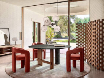 Cassina Sessel Dudet rot Wohnbereich