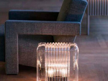 Cassina Lari Lampe mit Cassina 637 Utrecht Armchair
