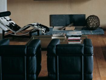 Cassina LC2 schwarz im Wohzimmer