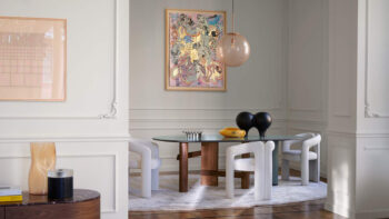 Cassina Stuhl Dudet weiß mit Esstisch