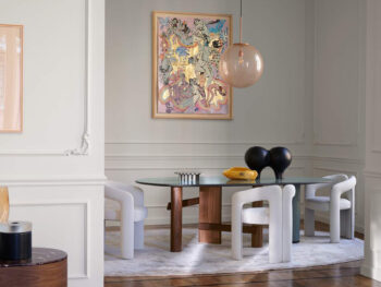 Cassina Stuhl Dudet weiß mit Esstisch