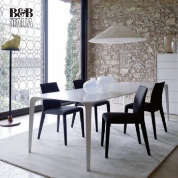 B&B Italia Stuhl Vol Au Vent am Esstisch