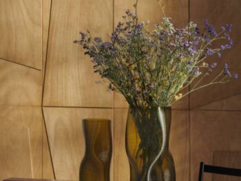 Cassina Coral Vase mit Blumen