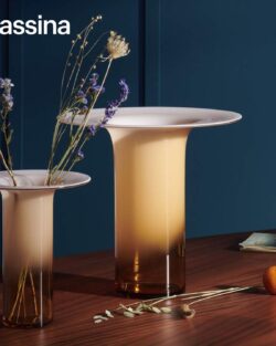 Cassina Accessoires Vase Silvan rosa mit Blumen