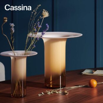Cassina Accessoires Vase Silvan rosa mit Blumen
