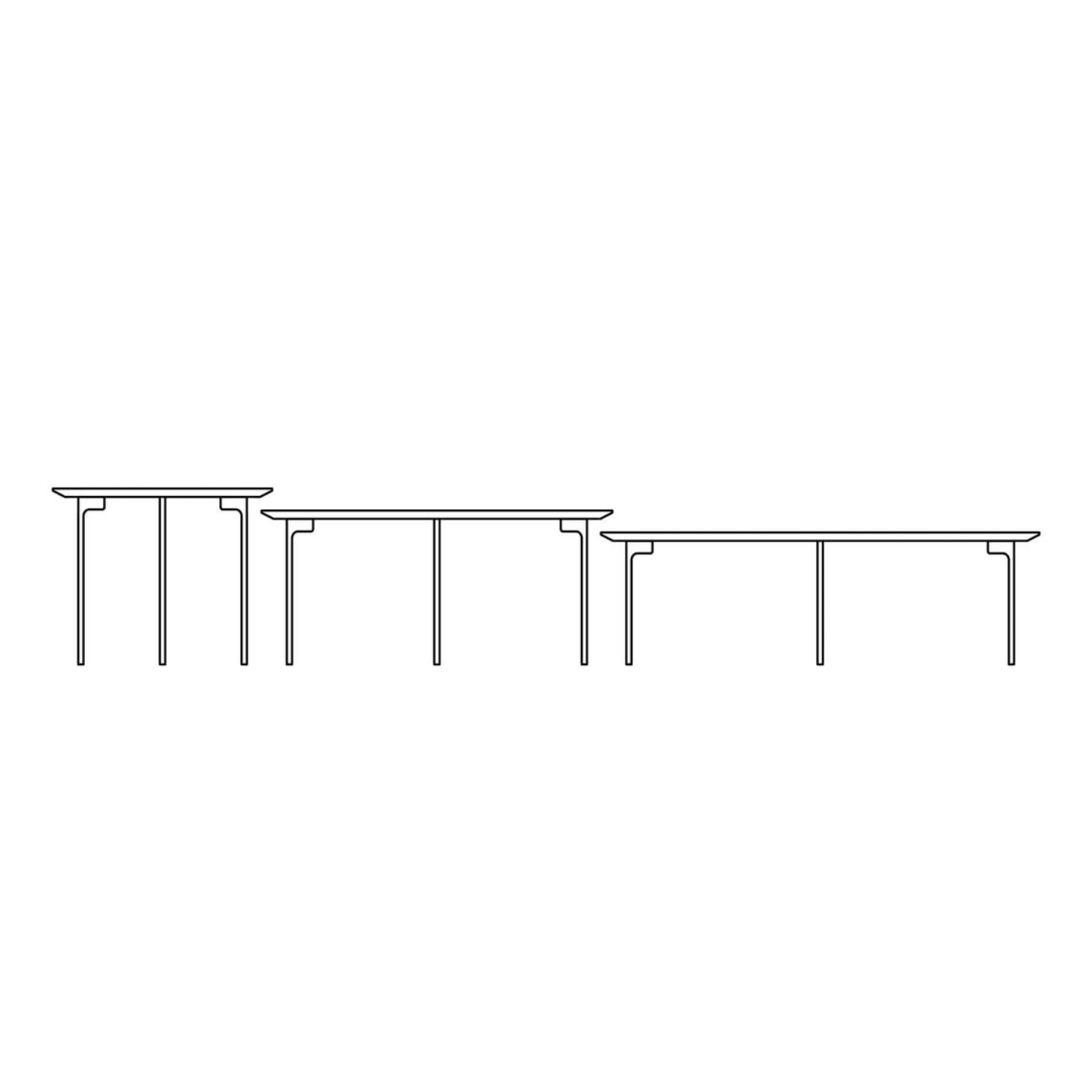Drei minimalistische COR Sting-Tische unterschiedlicher Länge sind nebeneinander angeordnet. Jeder Beistelltisch hat vier gerade Beine und eine flache rechteckige Platte auf einem schlichten weißen Hintergrund.