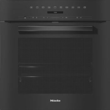 Ein schwarzer Miele Backofen H 7464 BP mit Digitalanzeige und Touch-Bedienfeld über der Backofentür. Die Tür ist mit einem großen Glasfenster ausgestattet.