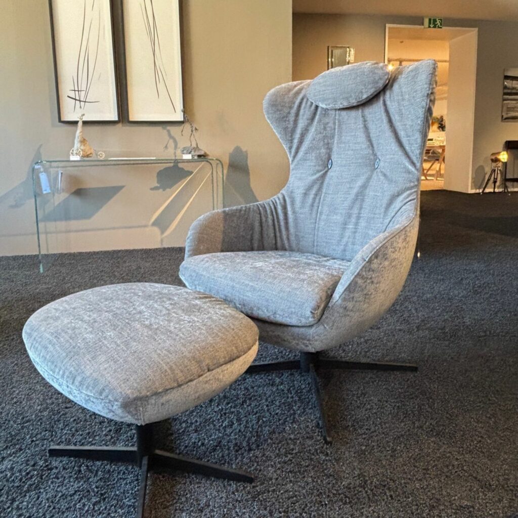 Signet Shar Pei Relaxsessel mit Hocker