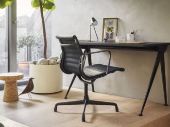 Vitra Aluminium Chair EA schwarz