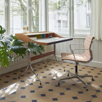 Vitra Aluminium Chair EA Polster braun Drehfuß verchromt