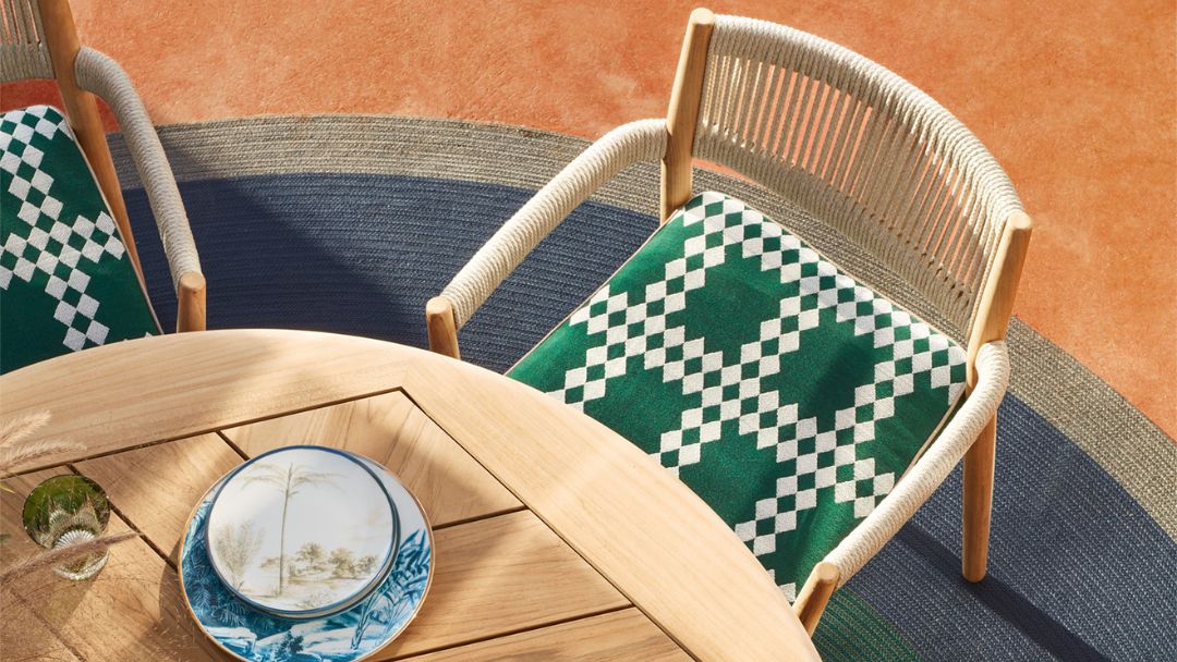 moebelbraum cassina dine out outdoor möbel Detail mit Sitzkissen