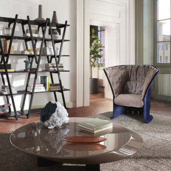 Cassina Regal Nuvola Rossa dunkel Holz zwei mal nebeneinander