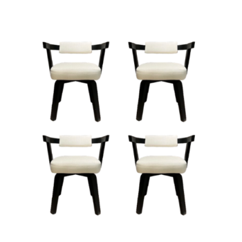 Dieses 4er Set Molteni&C Porta Volta Stühle zeichnet sich durch moderne schwarze Holzrahmen und weiß gepolsterte Sitz- und Rückenflächen aus, die in einem zwei-mal-zwei Raster auf weißem Hintergrund angeordnet sind.