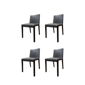 Vier identische schwarze Stühle von Molteni&C Janet Stuhl mit gepolsterten Sitzen und Rückenlehnen, angeordnet in einem 4er-Set in einem Raster von zwei mal zwei auf weißem Hintergrund.