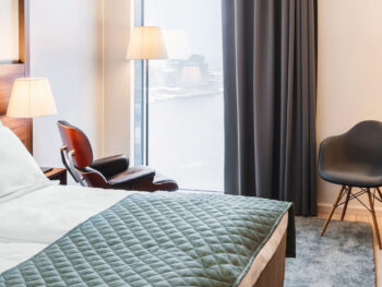 Vitra DAW Stuhl schwarz im Hotel