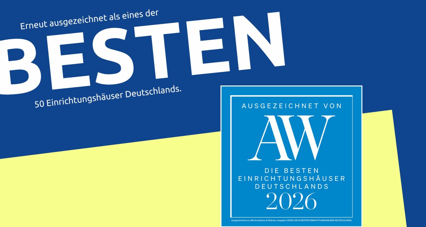 Blaue und gelbe Grafik mit dem großen Text BESTEN und einem blauen Kasten mit der Aufschrift AW Die besten Einrichtungshäuser Deutschlands 2026. Möbel Braum ist unter den Top 50 der besten Einrichtungshäuser Deutschlands gelistet.