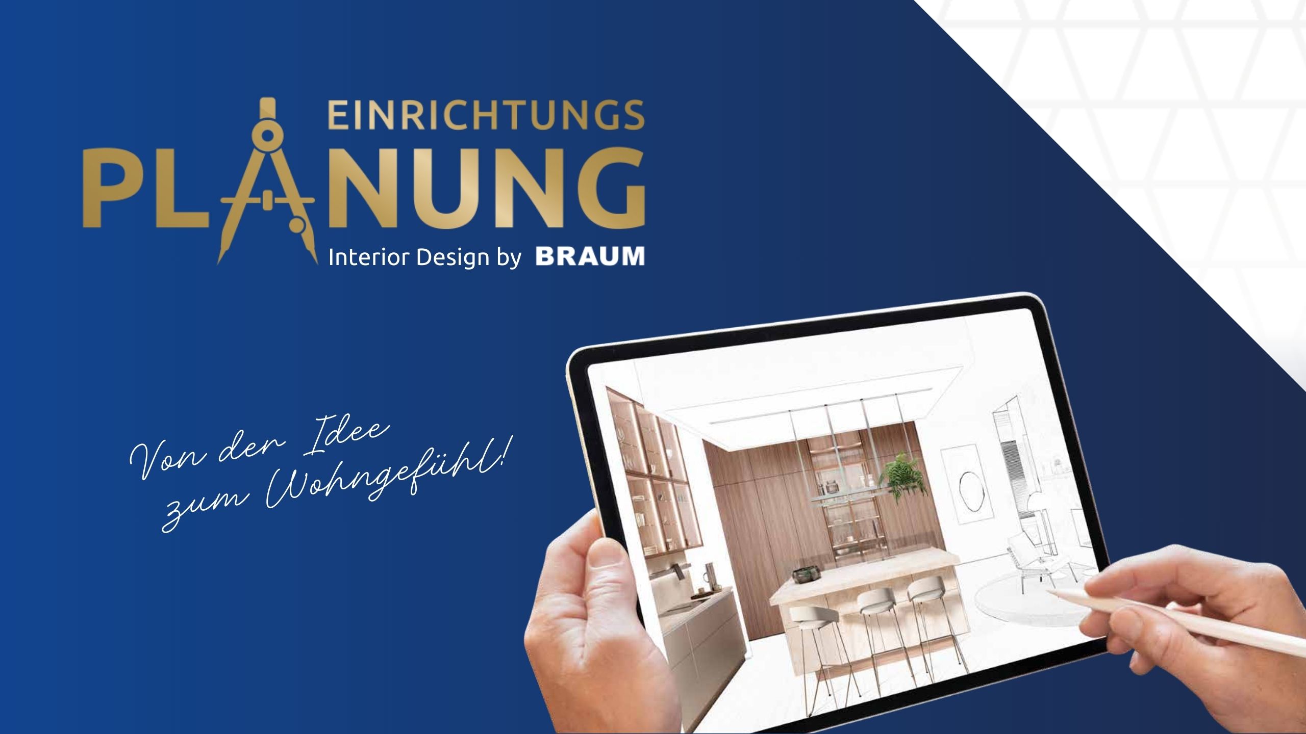 Eine Person hält ein Tablet in der Hand, auf dem ein Interior Design Rendering und eine Strichzeichnung einer modernen Küche und eines Essbereichs zu sehen sind. Einrichtungsplanung, deutscher Text und das Möbel Braum-Branding sind auf einem blauen Hintergrund zu sehen.
