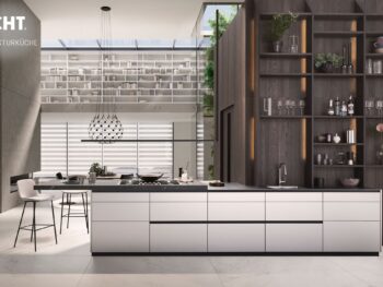 Moderne Architekturküche mit einer großen Insel, offenen Regalen, dunklen Holzakzenten und minimalistischem Design von LEICHT. Eine offene Treppe und ein hochgelegener Bibliotheksbereich verleihen diesem von Möbel Braum inspirierten Raum mehr Tiefe.
