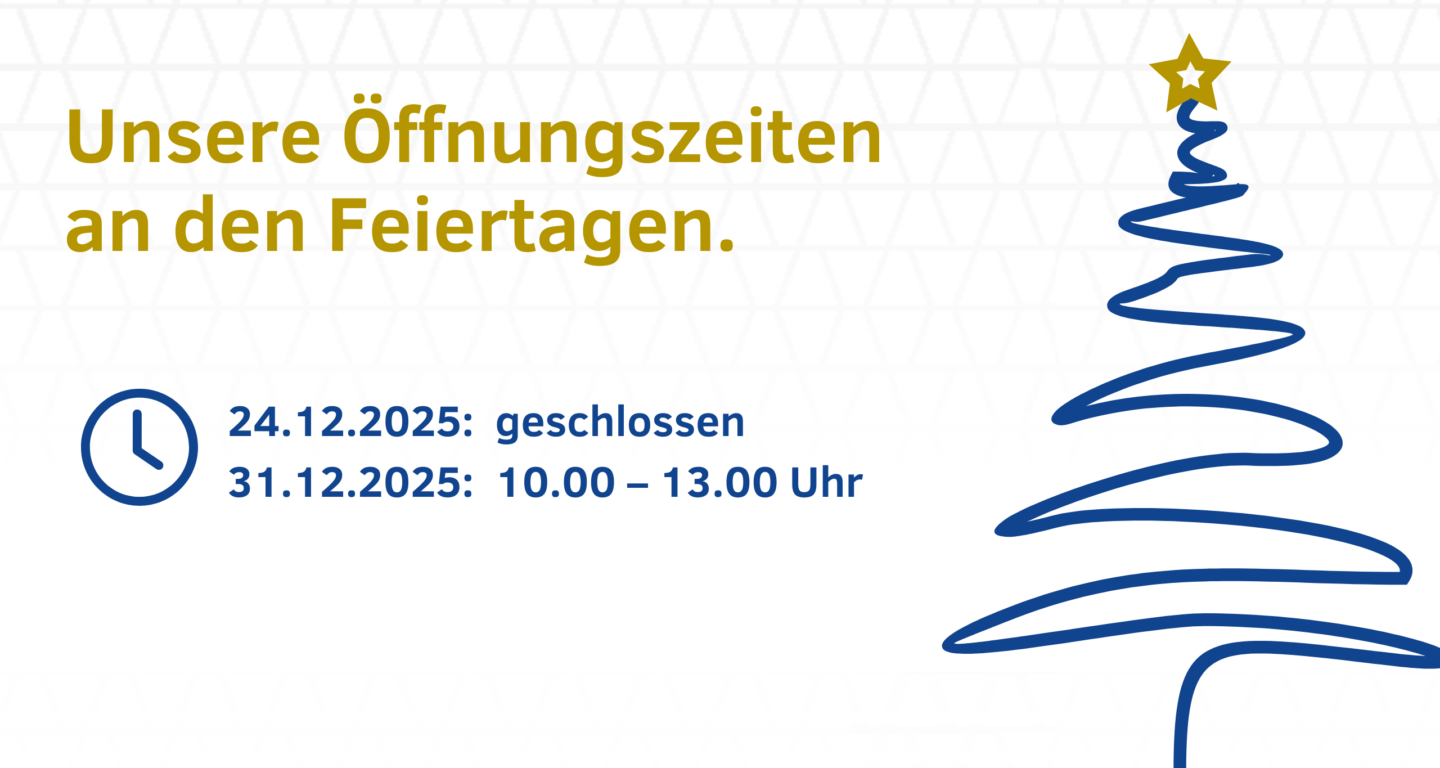 Aushang mit stilisiertem Weihnachtsbaum und dem Text Möbelhaus Bad Homburg Feiertagsöffnungszeiten: am 24.12.2025 geschlossen und am 31.12.2025 von 10:00 bis 13:00 Uhr geöffnet.