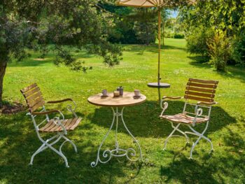 Weishäupl Gartenmoebel Outdoor Classic Holzstuhl Holztisch im Garten mit Sonnenschirm